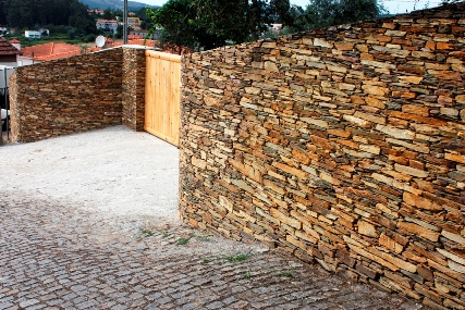 Forrar muro com pedra rústica - custo